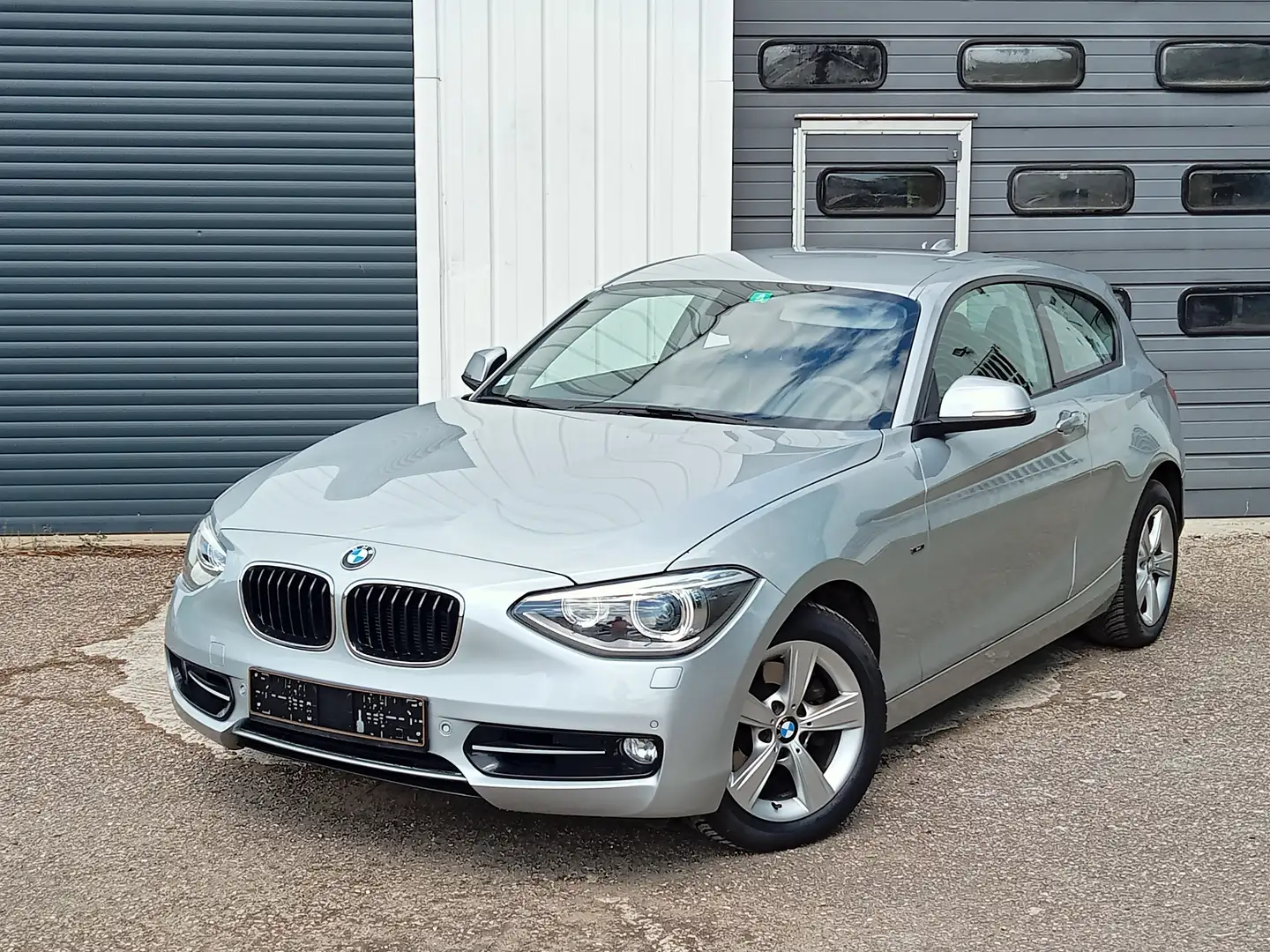 BMW 118 118i 170 ch Sport Grau - 1
