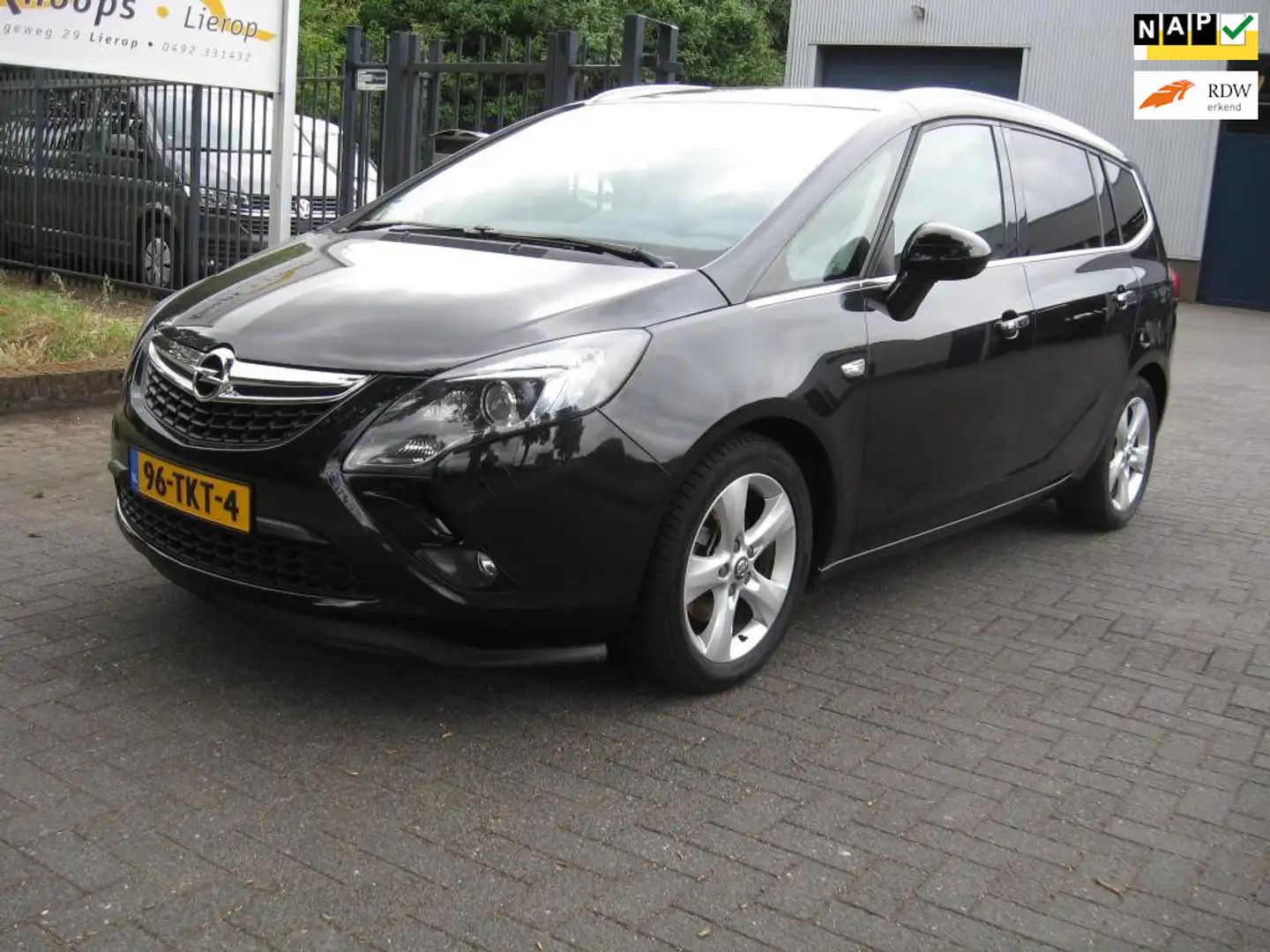 Opel Zafira Tourer 1.4 Cosmo rijklaar met garantie Zwart - 1