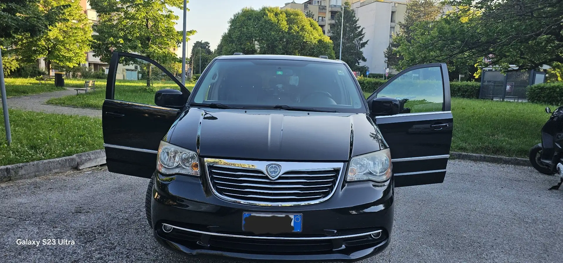 Lancia Voyager 2.8L nero 163cv auto - 2