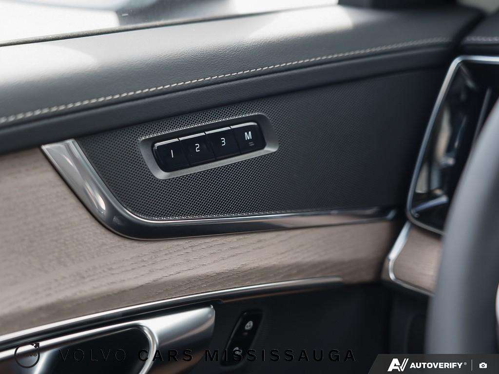 2026 Volvo XC90 B6 AWD Plus Bright Theme 7-Seater thumb 17