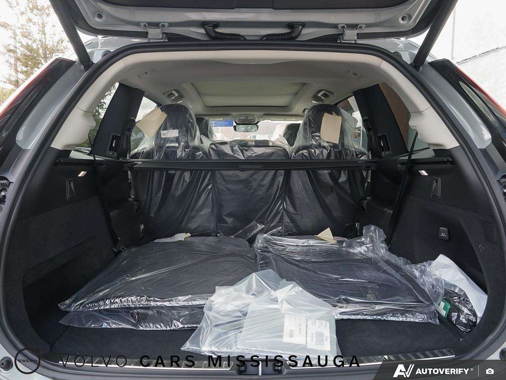 2026 Volvo XC90 B6 AWD Plus Bright Theme 7-Seater thumb 11