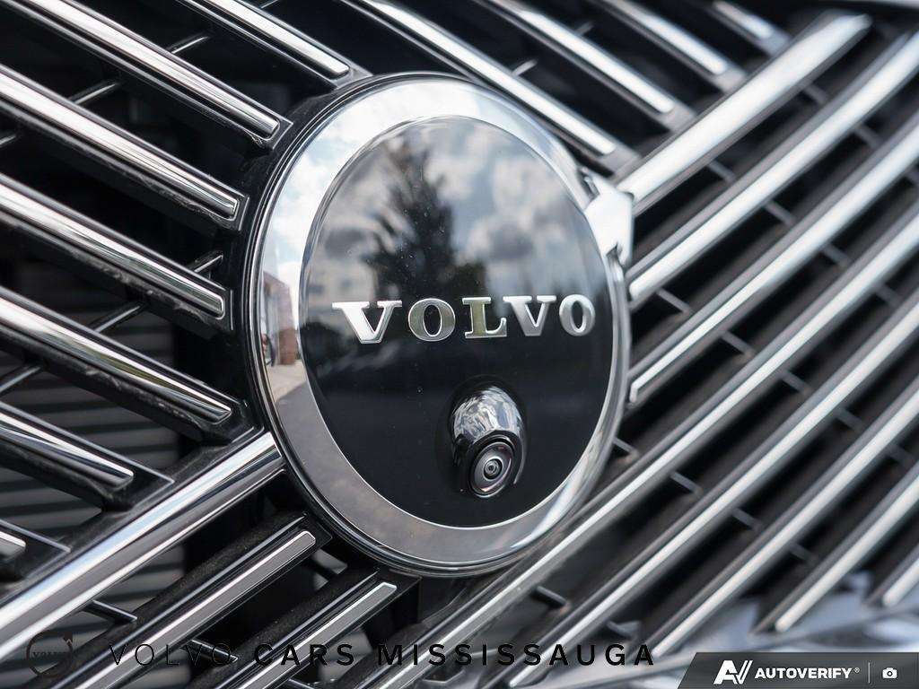 2026 Volvo XC90 B6 AWD Plus Bright Theme 7-Seater thumb 9