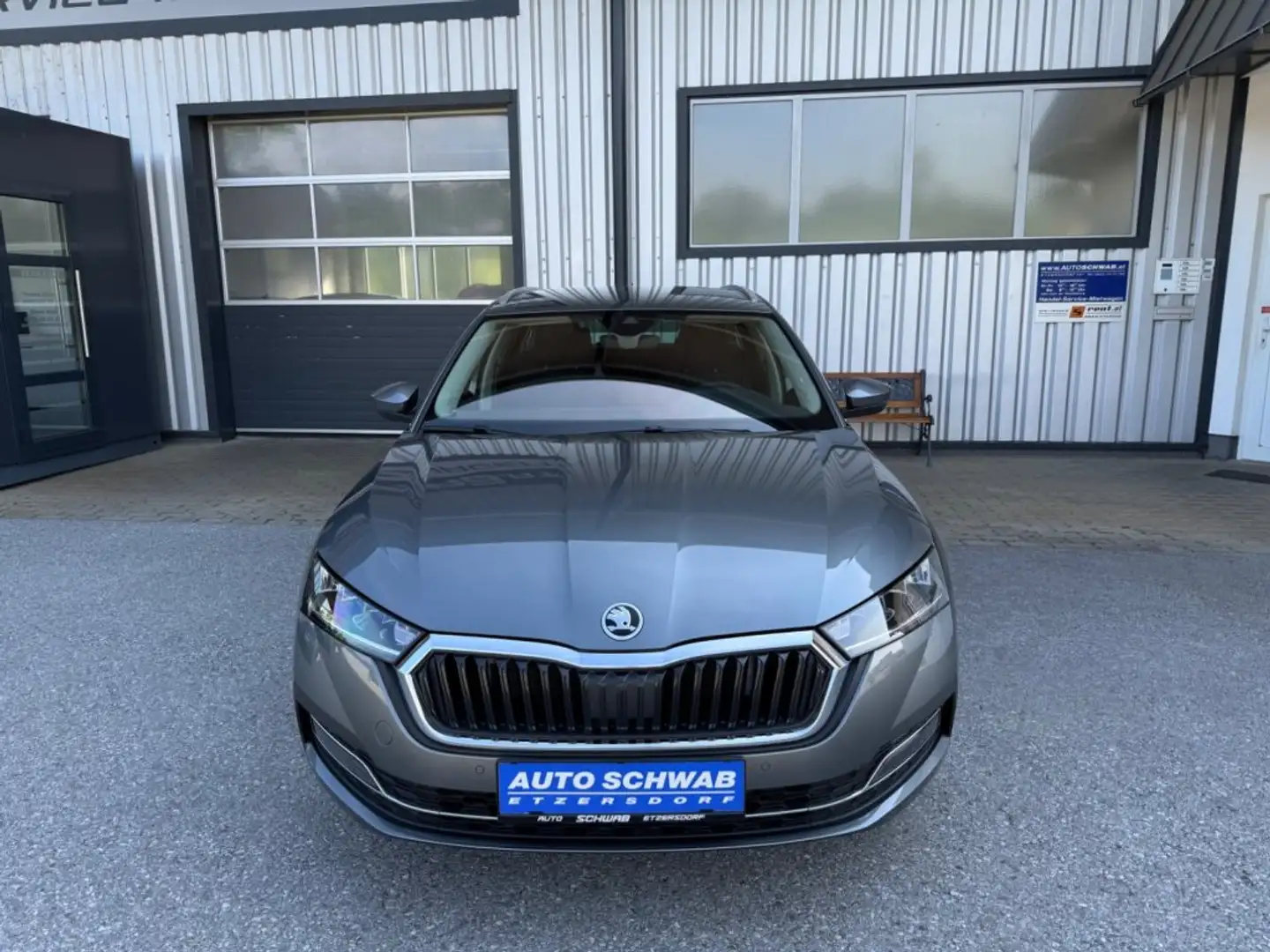 Skoda Octavia Combi Style TDI DSG *AHV,NAVI,LED* Grijs - 2