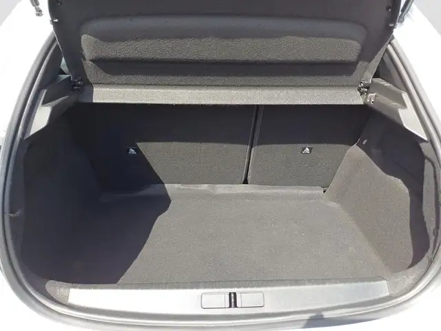 Peugeot 208 view 7