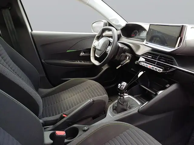 Peugeot 208 view 11