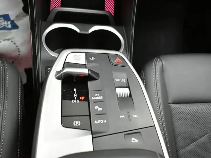 BMW X1 2024, foto 17