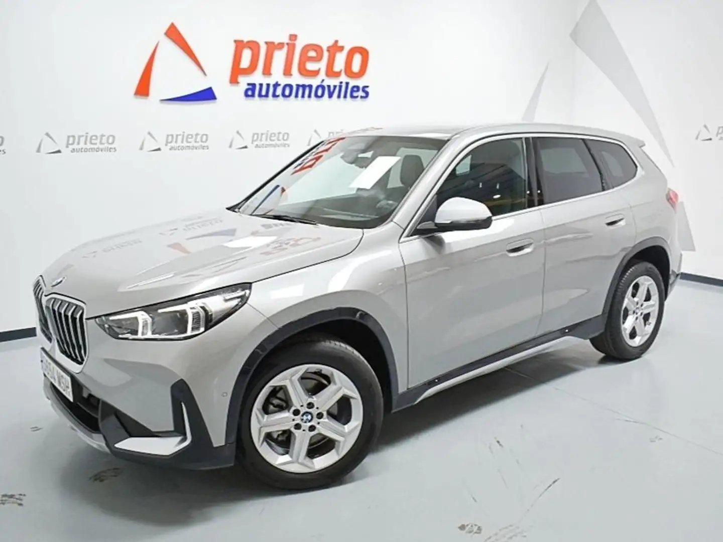 BMW X1 sDrive 18dA Gris - 1