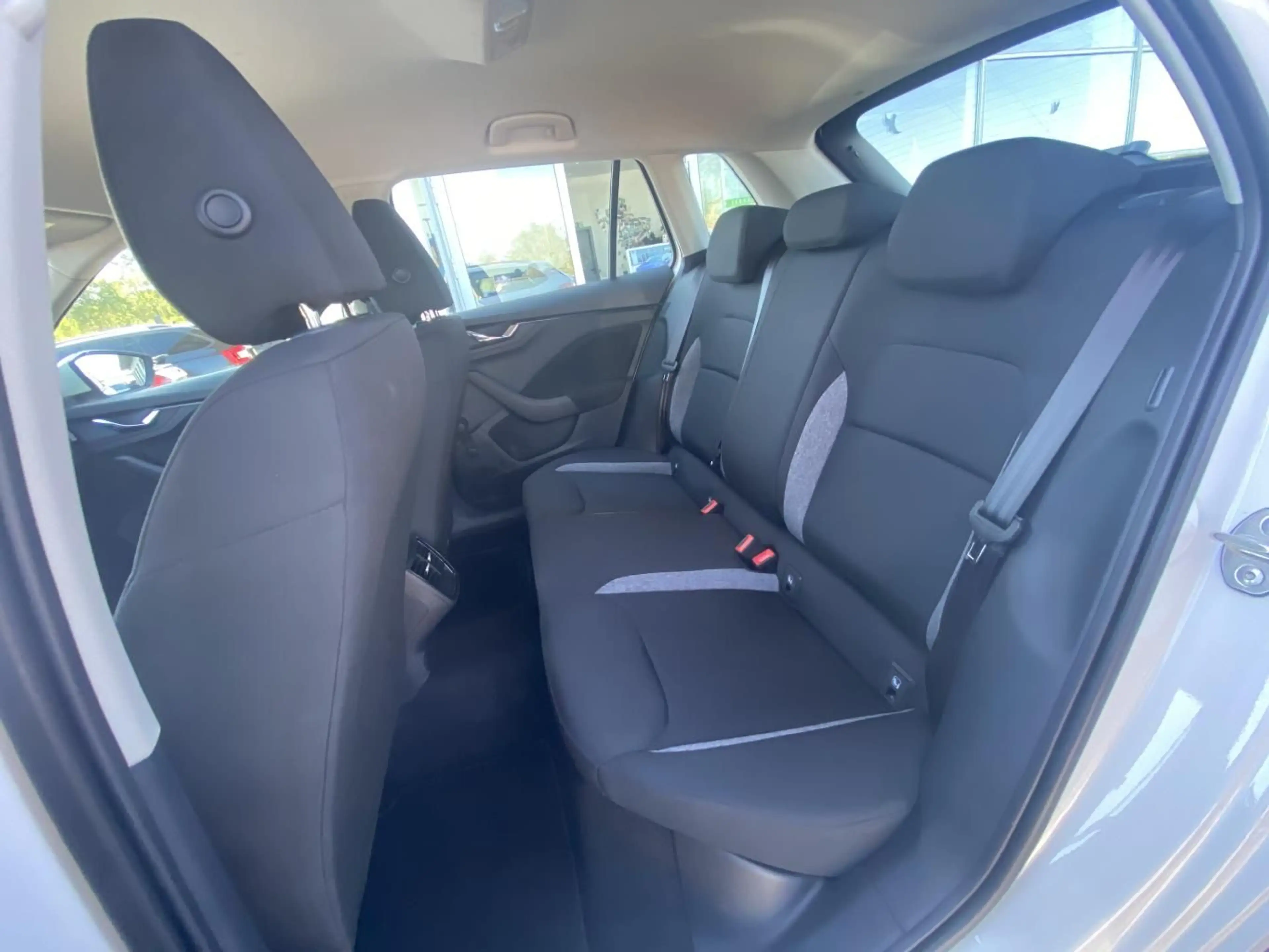 Skoda Kamiq 1.0 TSI SMART-LINK+LED+DAB+LANE-ASSIST+SHZ — photo 12