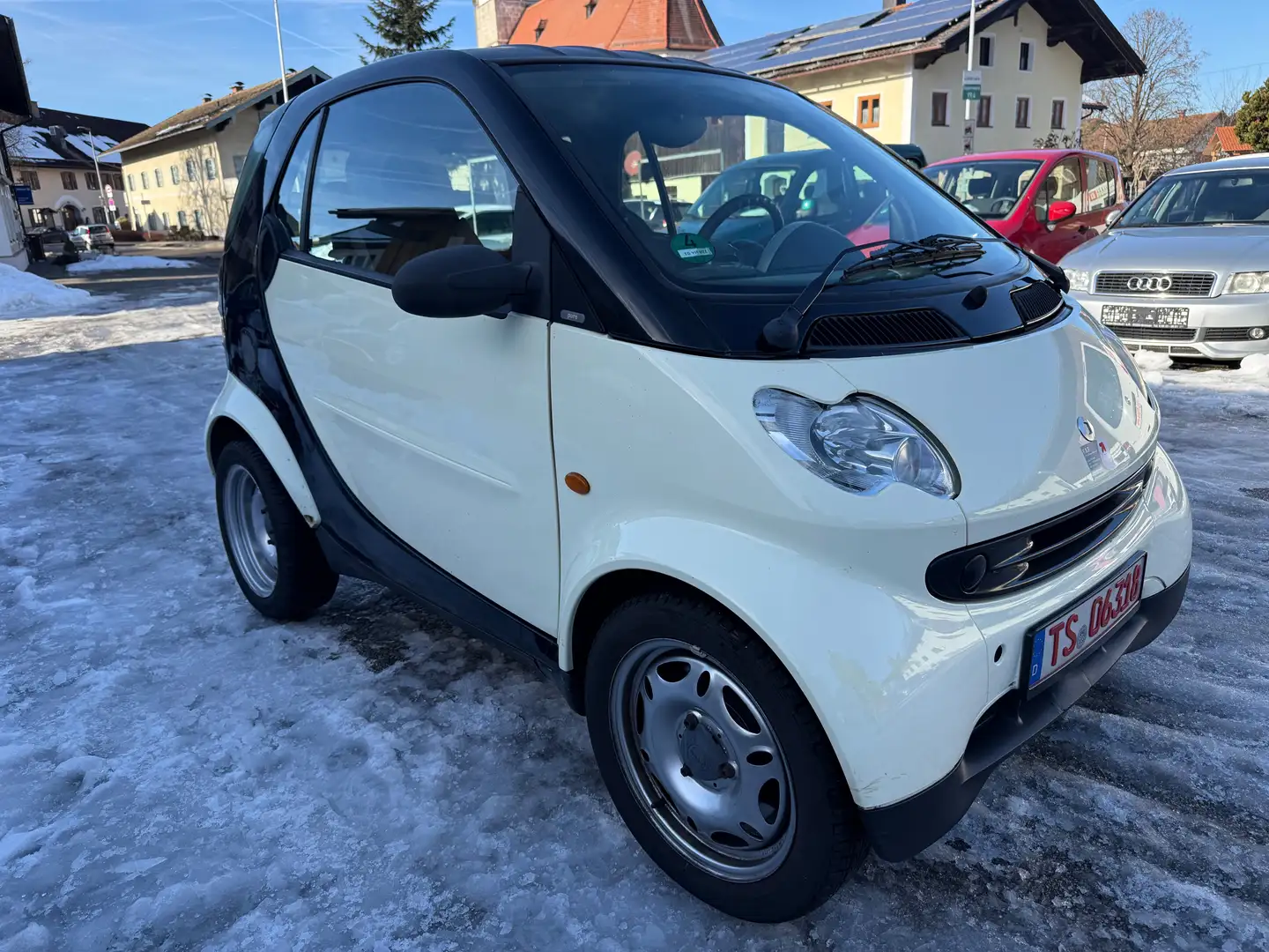 smart forTwo Basis (37kW). TÜV NEU Schwarz - 1