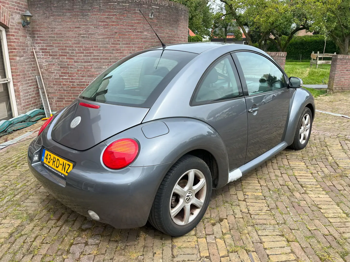 Volkswagen New Beetle 1.9 TDI Highline Airco/Elekr. ramen/Lmvelg Grigio - 2