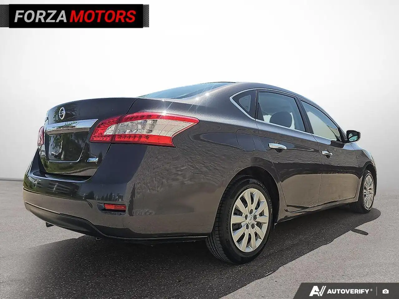 Nissan Sentra fotografie Nissan Sentra