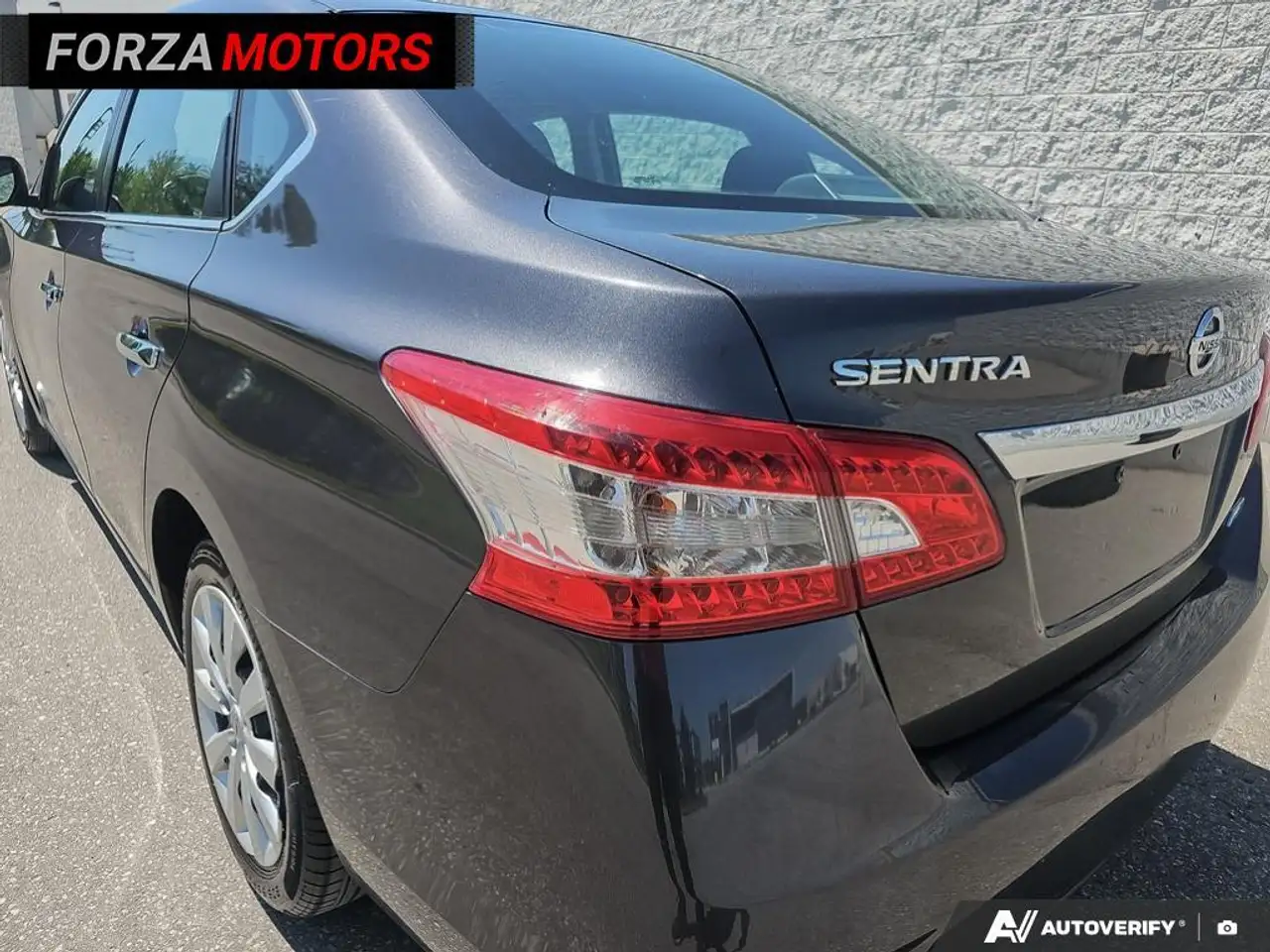 Nissan Sentra fotografie Nissan Sentra