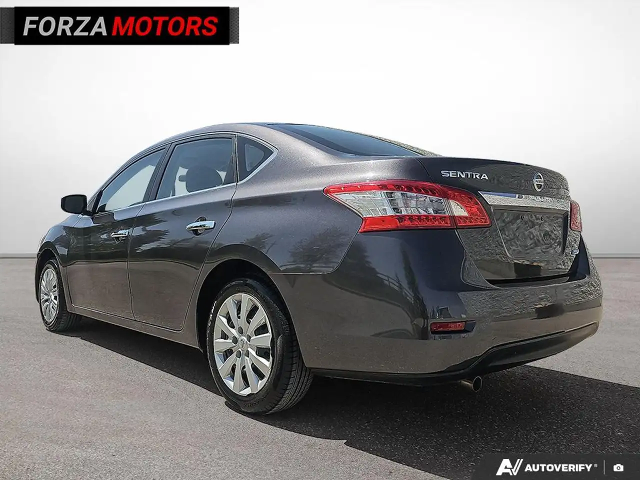 Nissan Sentra fotografie Nissan Sentra