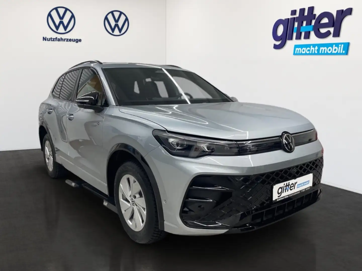 Volkswagen Tiguan 1.5 TSI eHybrid R-Line MATRIX BLACK STYLE AHK Silber - 2
