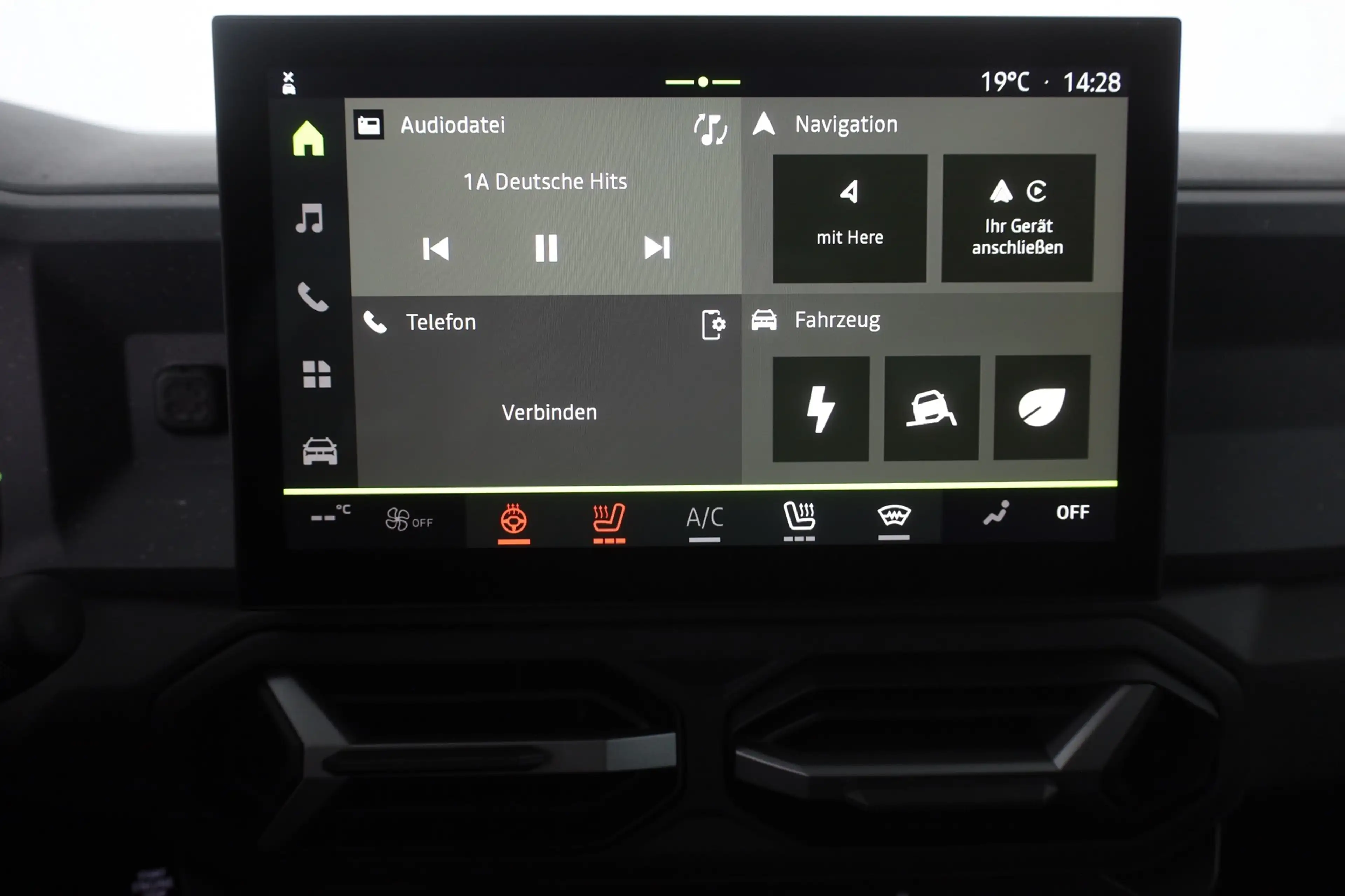 Dacia Duster Hybrid 155 Aut. LED ACC Navi — photo 12
