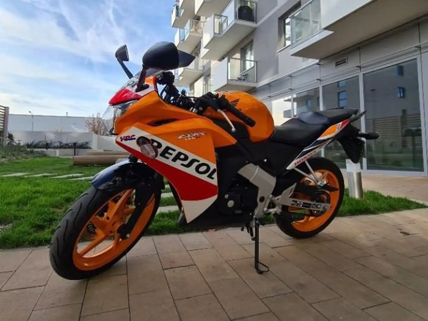 Honda CBR 125 Narancs - 1