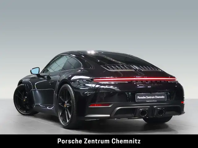 Porsche 911 view 3