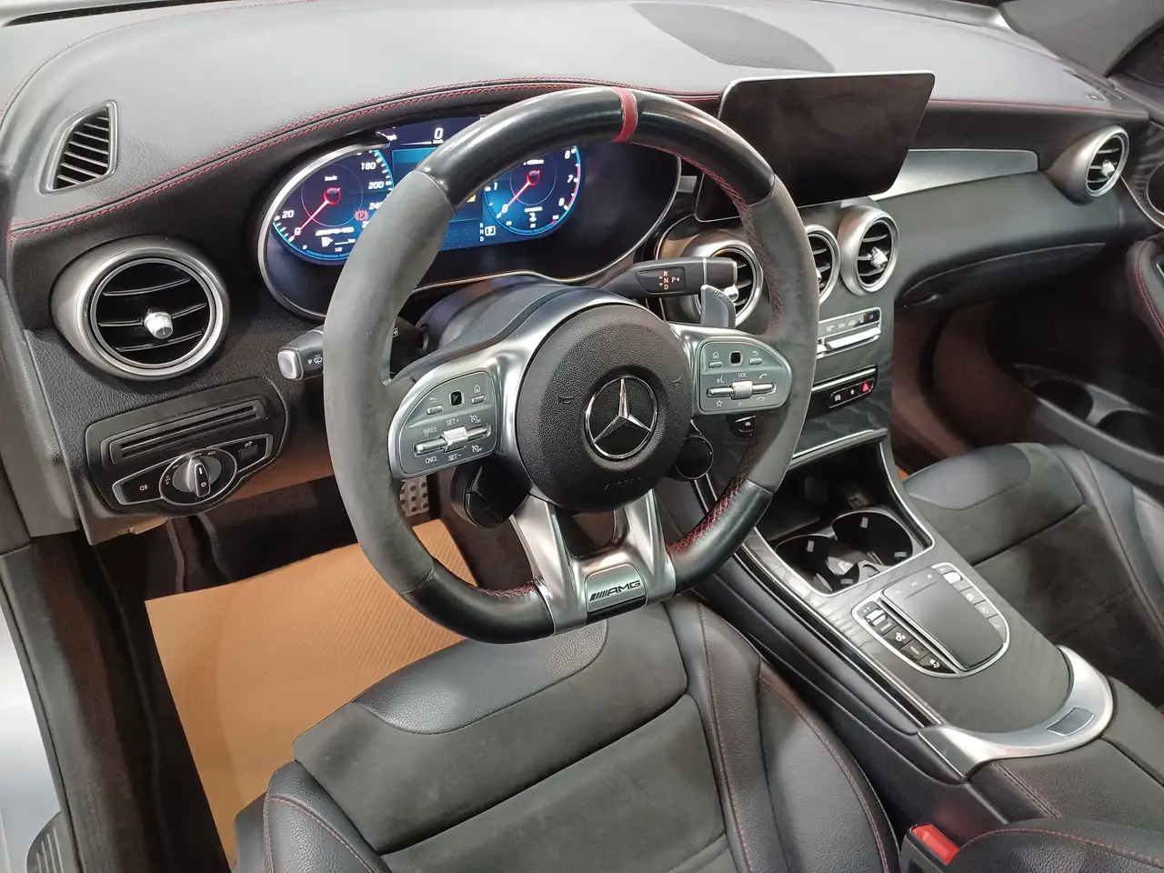 Mercedes-Benz GLC снимка Mercedes-Benz GLC