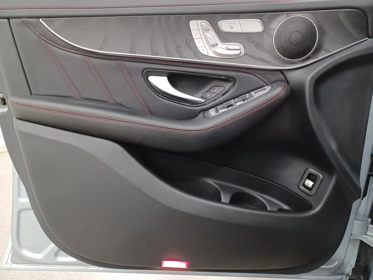 Mercedes-Benz GLC снимка Mercedes-Benz GLC