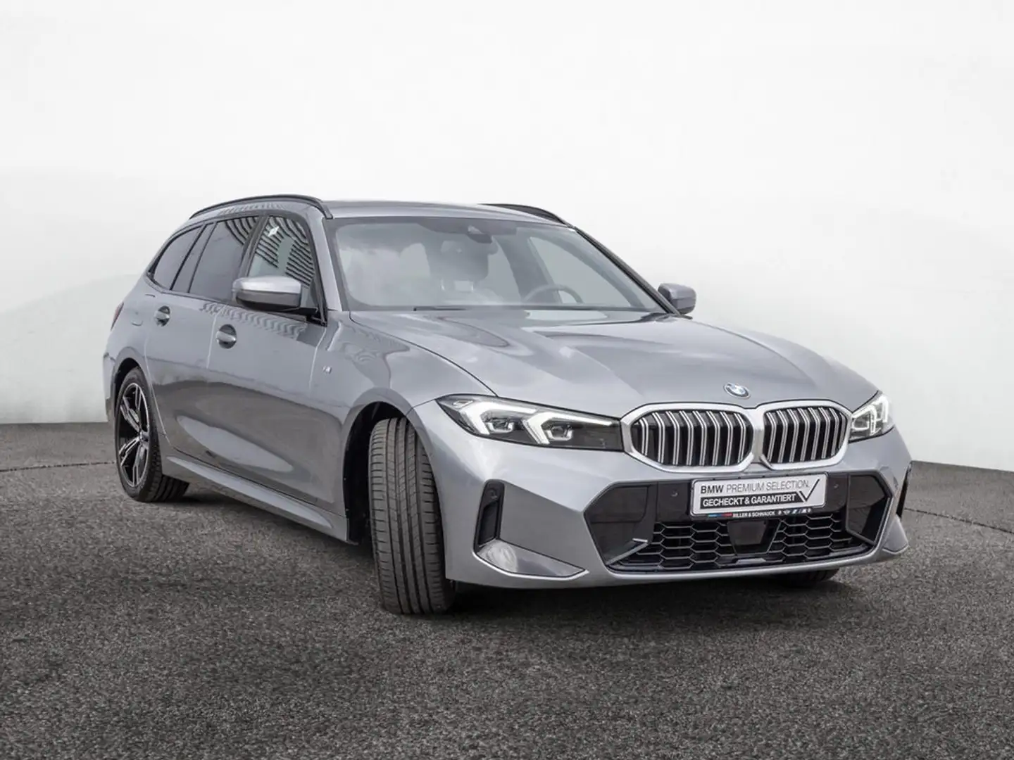BMW 330 i Touring xDrive M Sport AHK+KAM+ACC+LED+S Grijs - 2