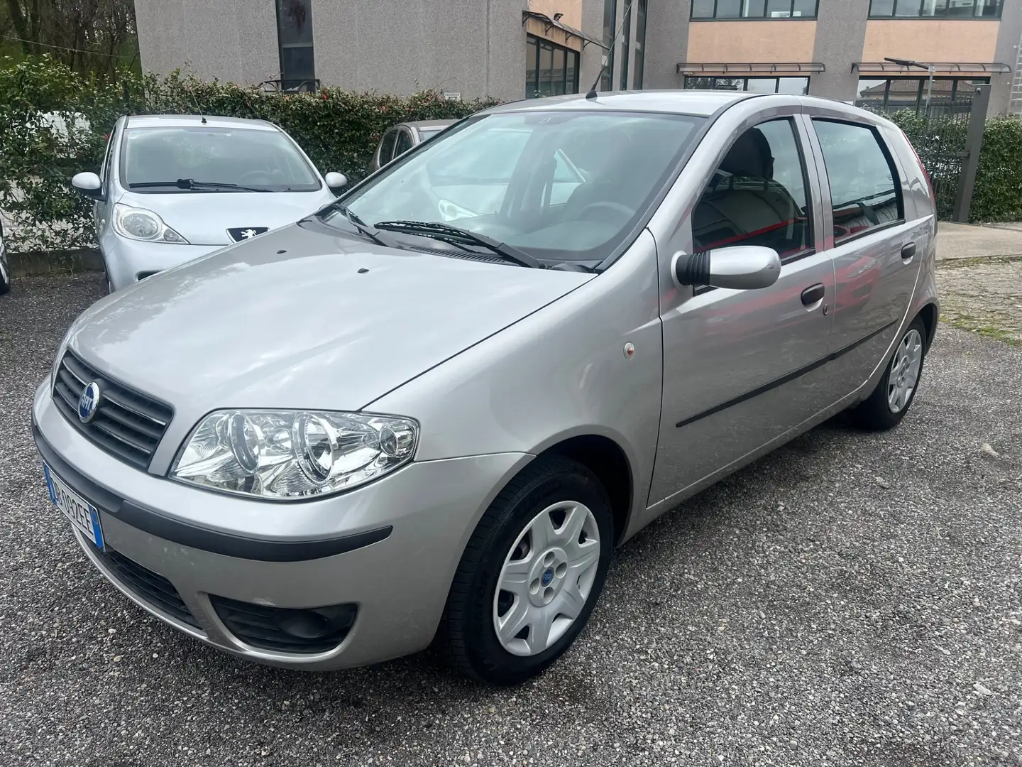 Fiat Punto 1.2 5 porte Actual Grijs - 1