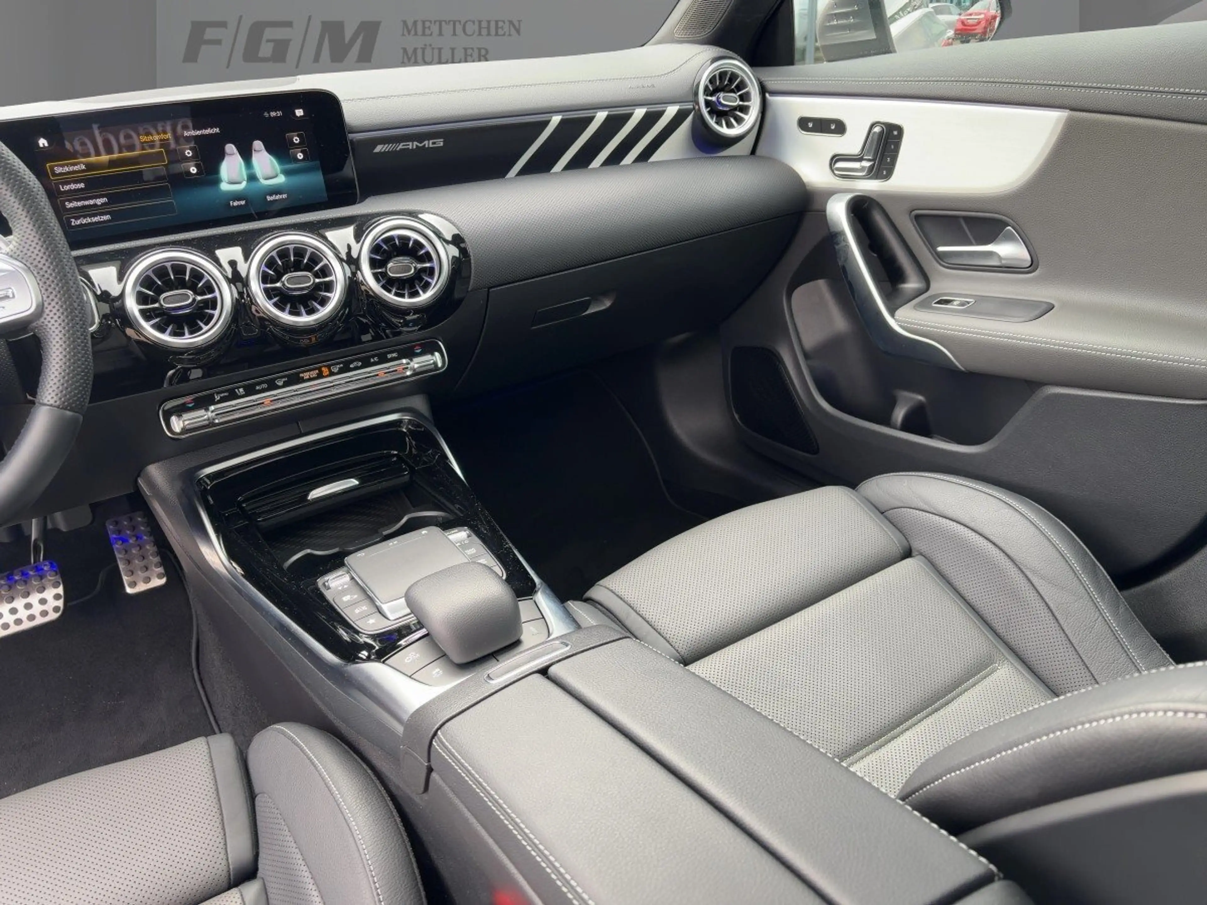 Mercedes-Benz CLA 35 AMG CLA 35 SB AMG+PANO+KEYGO+PERFSITZ.+360+ AMG Line — photo 11
