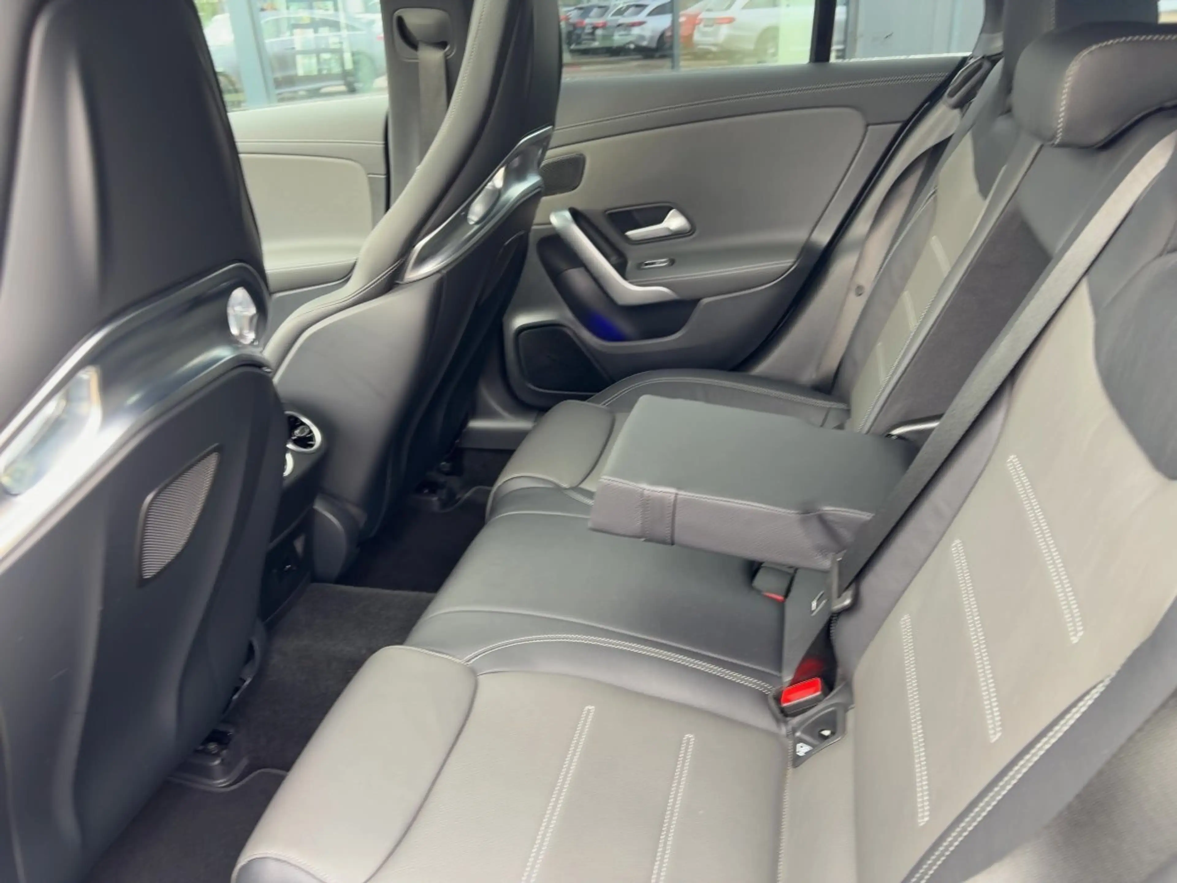 Mercedes-Benz CLA 35 AMG CLA 35 SB AMG+PANO+KEYGO+PERFSITZ.+360+ AMG Line — photo 15