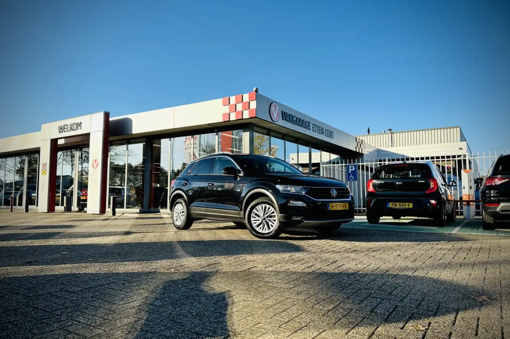 Volkswagen T-Roc 1.0 TSI Style | CAMERA | APPLE + ANDROID | ADAPTIE Zwart - 2