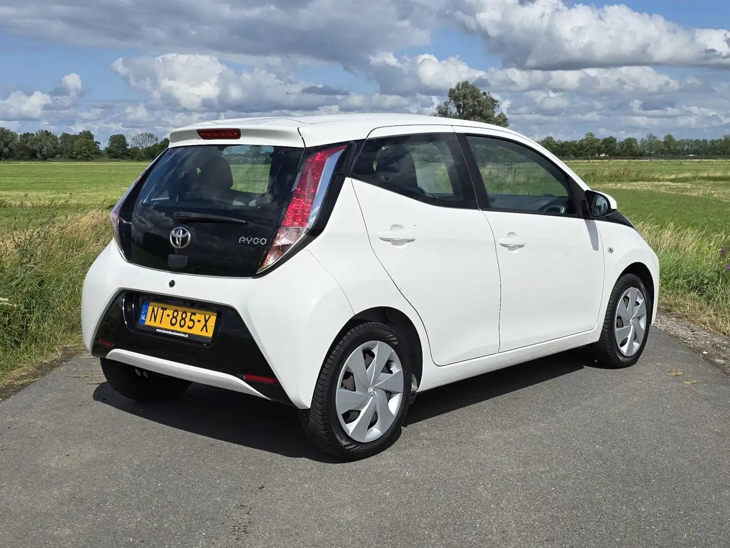 Toyota Aygo 1.0 VVT-i x-play Wit - 2