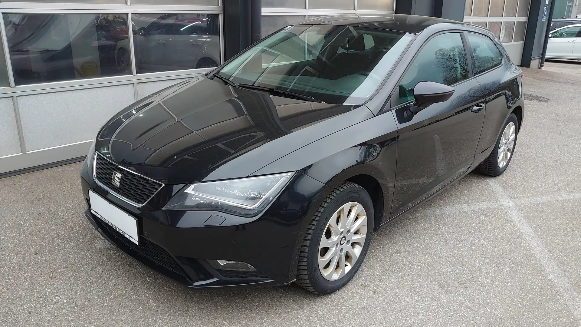 SEAT Leon Style Schwarz - 1
