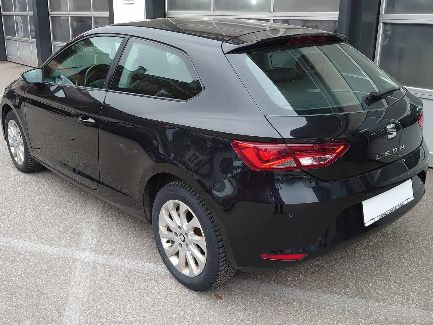 SEAT Leon Style Schwarz - 2