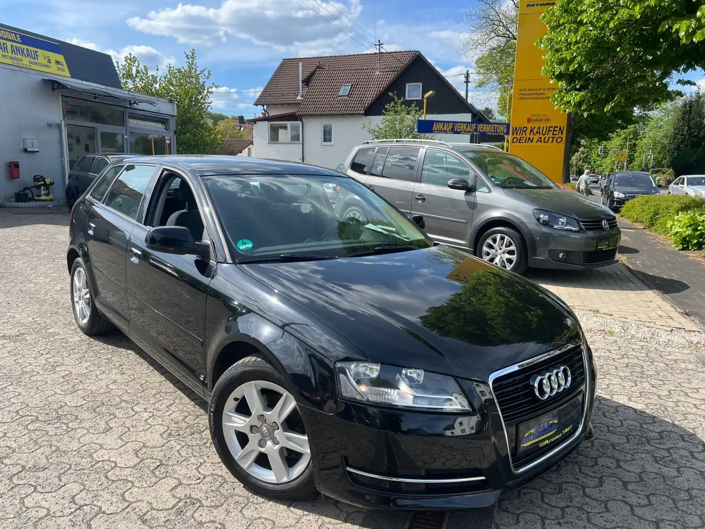 Audi A3 Sportback 1.6 Attraction Schwarz - 1