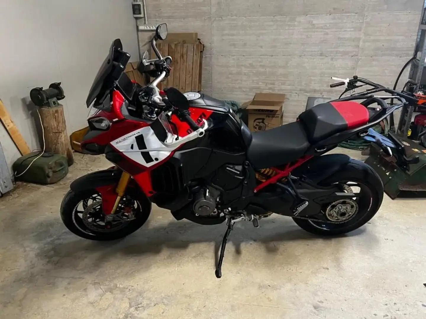 Ducati Multistrada V4 Червоний - 1