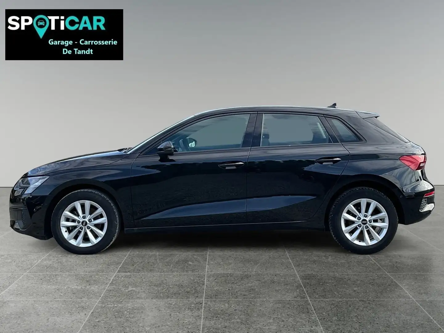 Audi A3 A3 30TFSI Attraction 110 pk Noir - 2