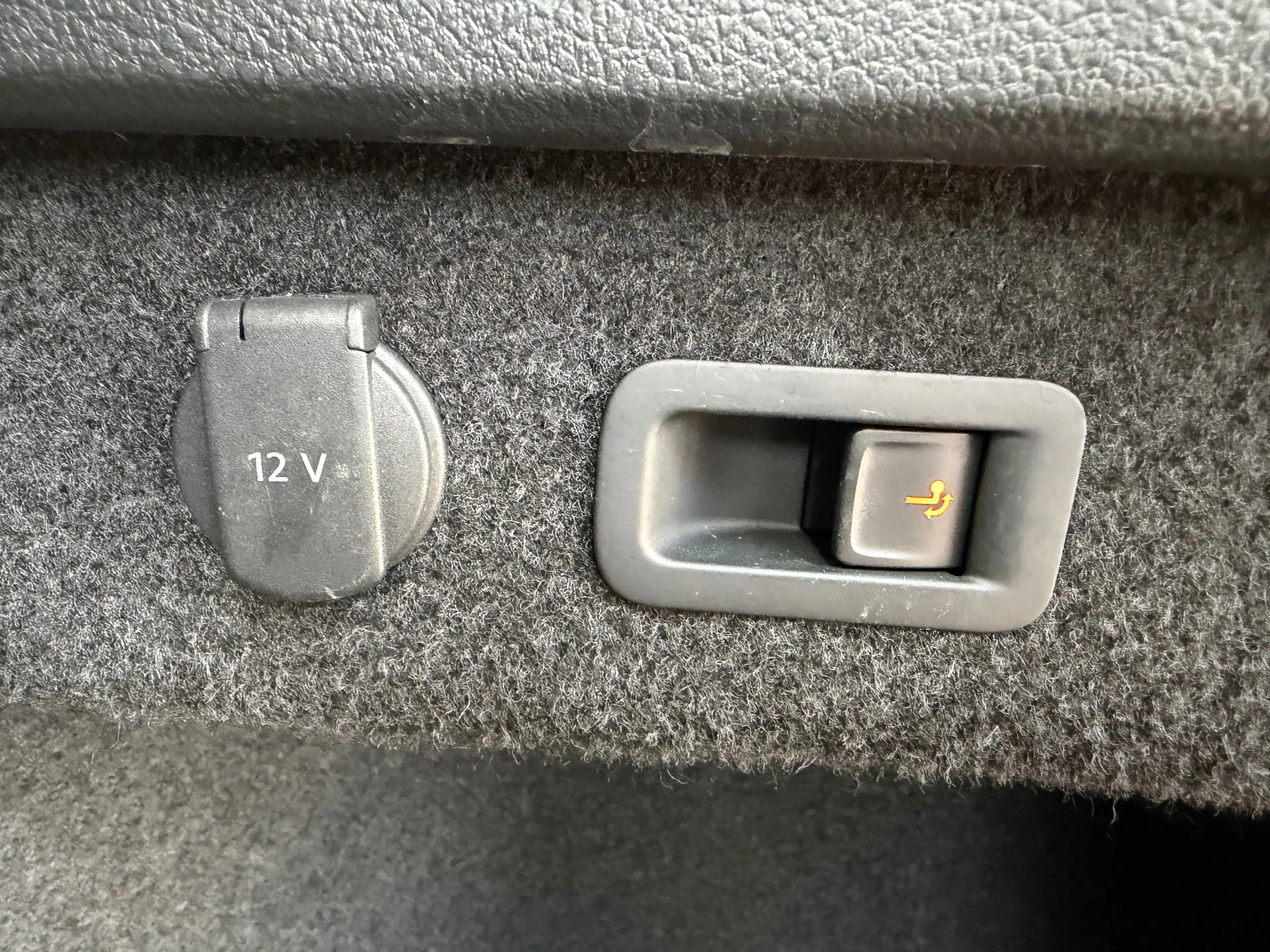 Volkswagen Passat Variant Business VZE DIGI Virtual RearView Massage AHK ACC APP — photo 11