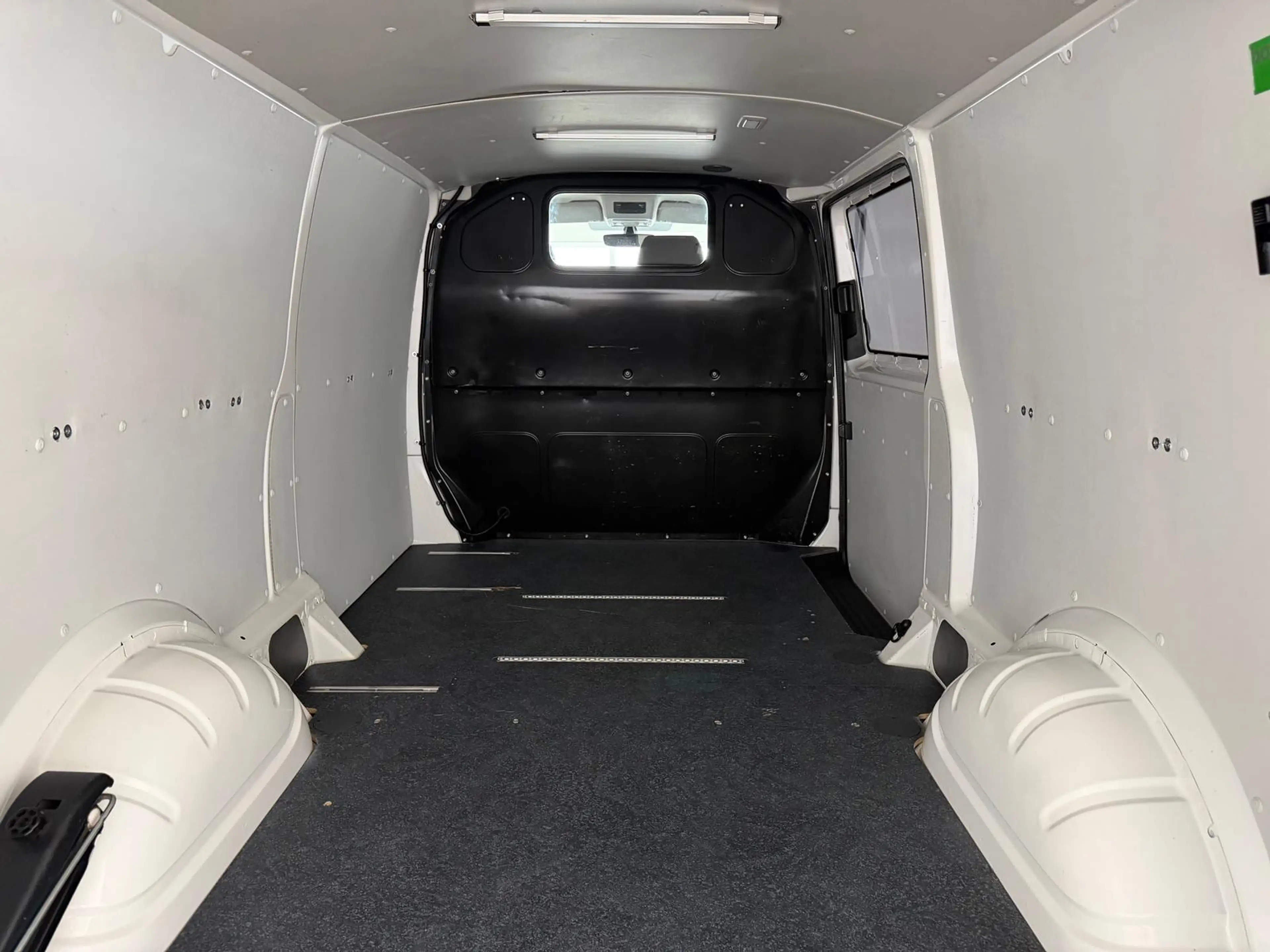 Volkswagen T6.1 Transporter ,4Motion,LR,Navi,Standh,AHK,LED — photo 6