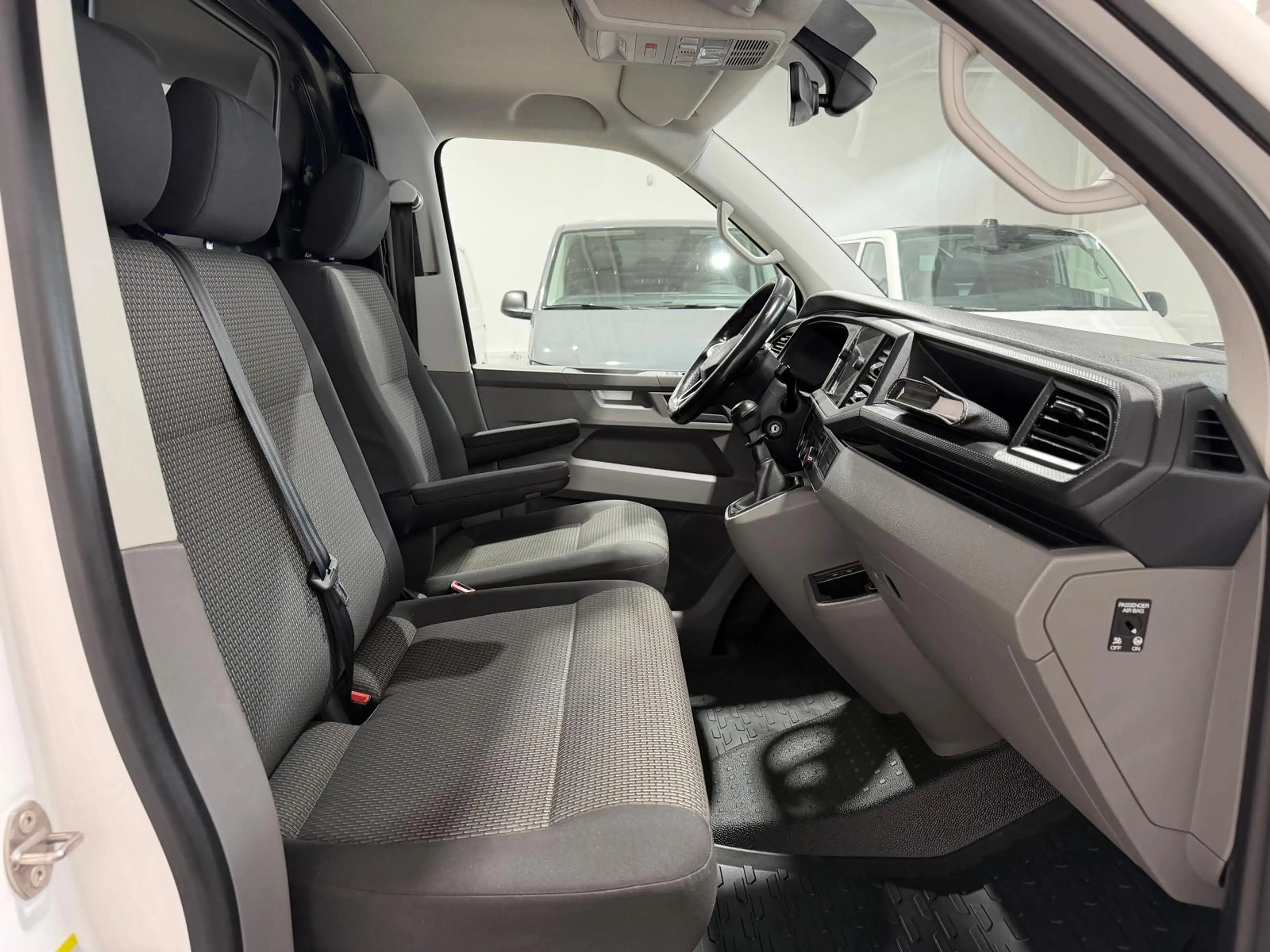 Volkswagen T6.1 Transporter ,4Motion,LR,Navi,Standh,AHK,LED — photo 9