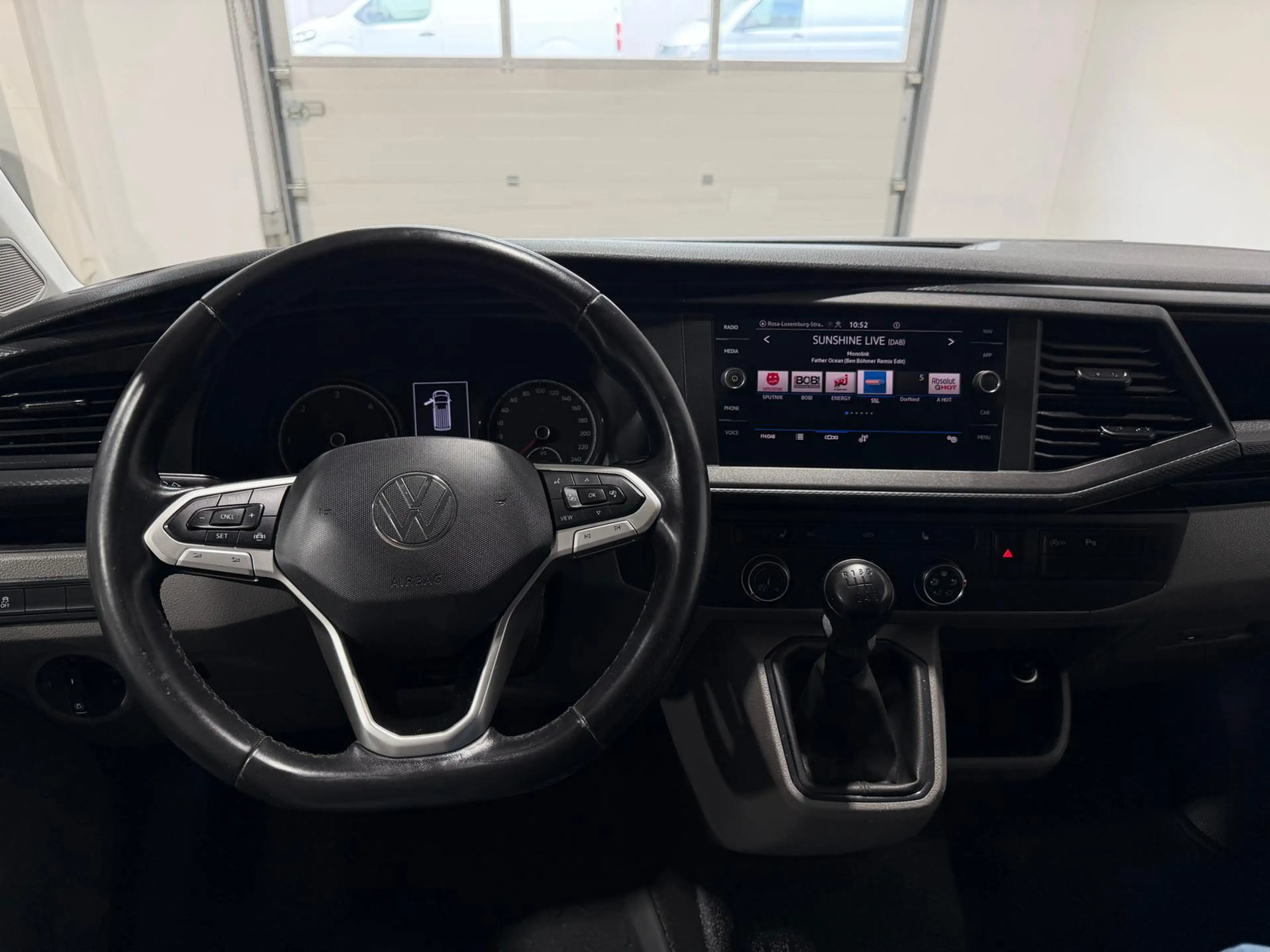 Volkswagen T6.1 Transporter ,4Motion,LR,Navi,Standh,AHK,LED — photo 12