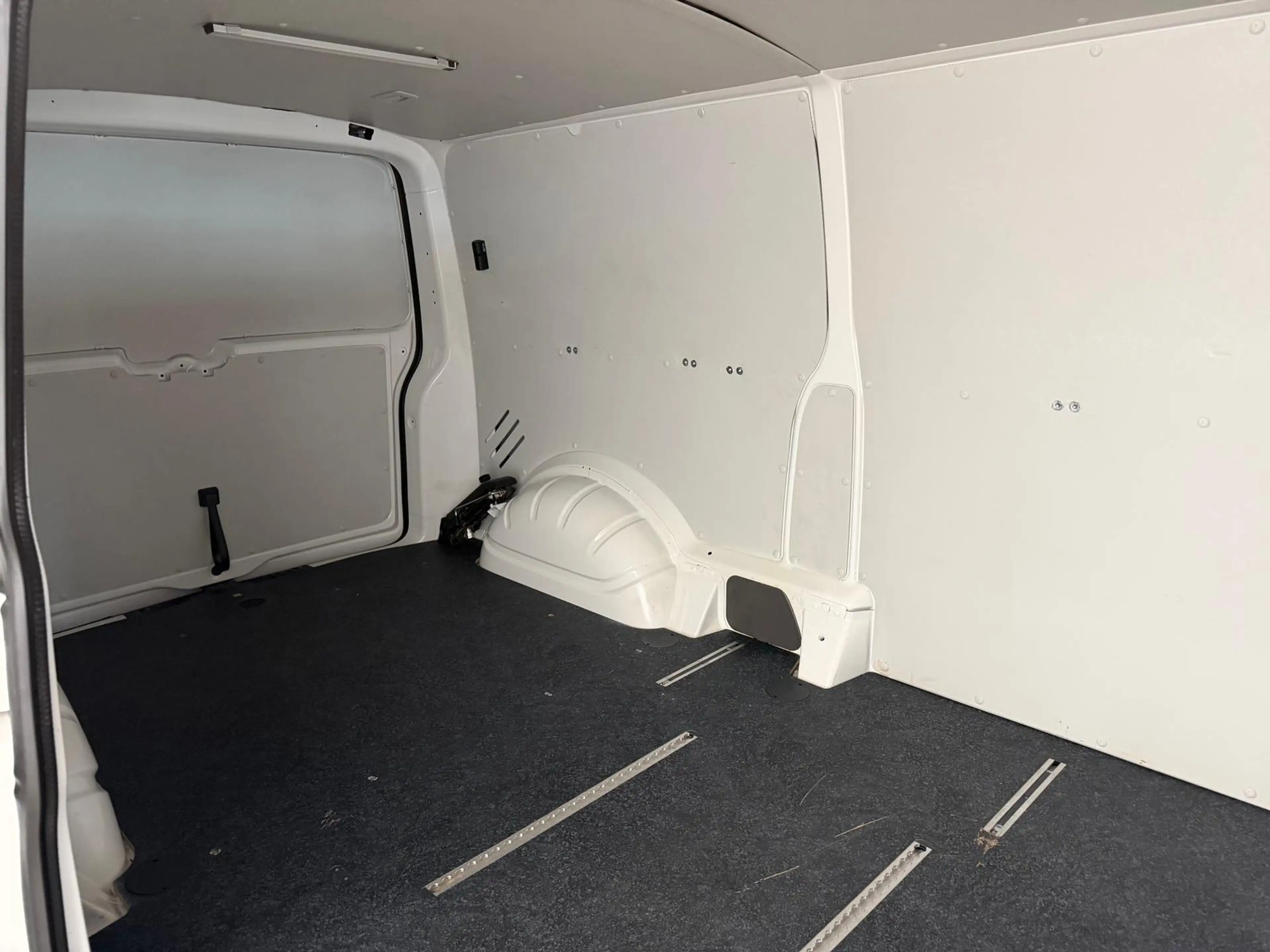 Volkswagen T6.1 Transporter ,4Motion,LR,Navi,Standh,AHK,LED — photo 8