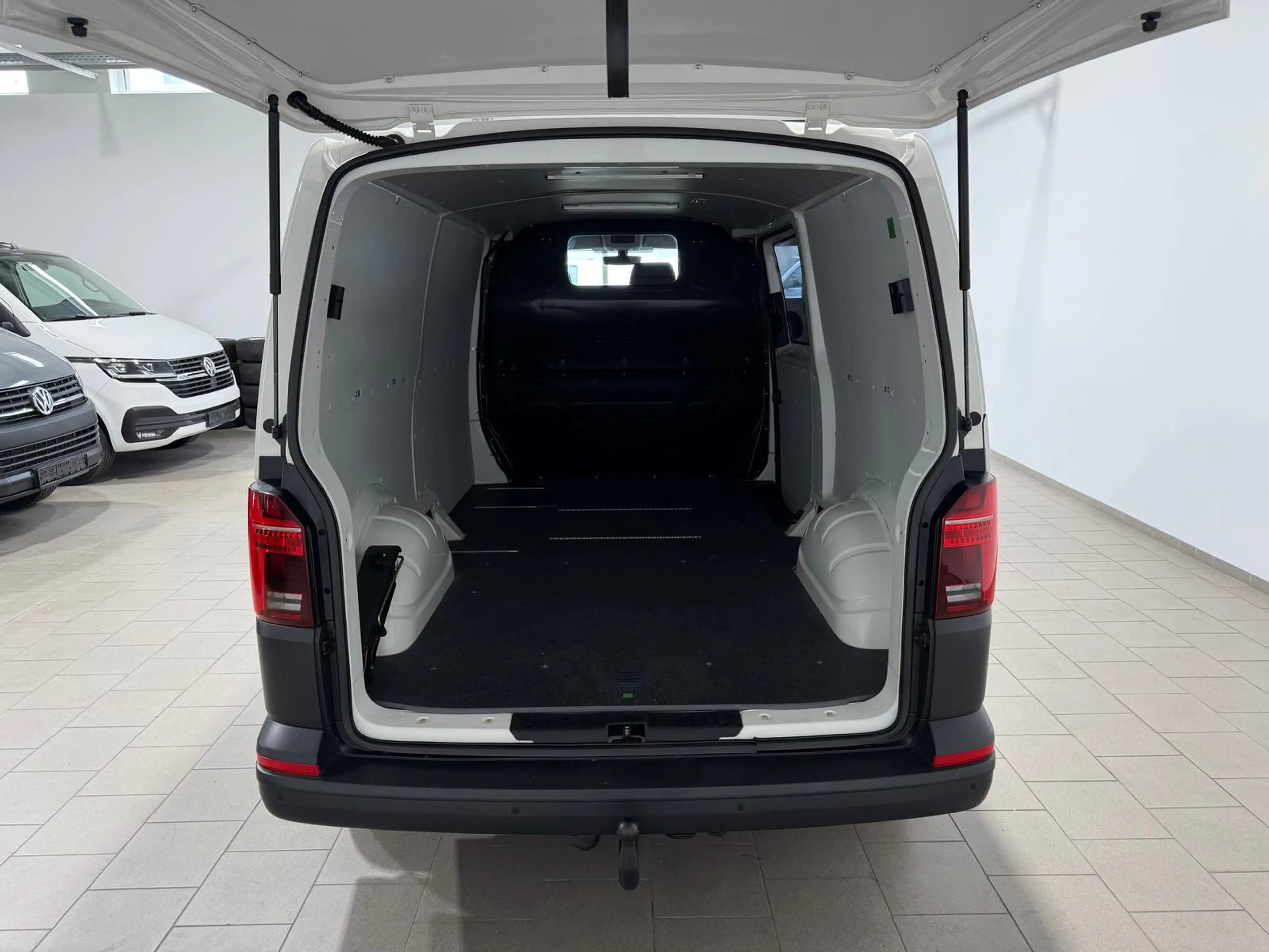 Volkswagen T6.1 Transporter ,4Motion,LR,Navi,Standh,AHK,LED — photo 5