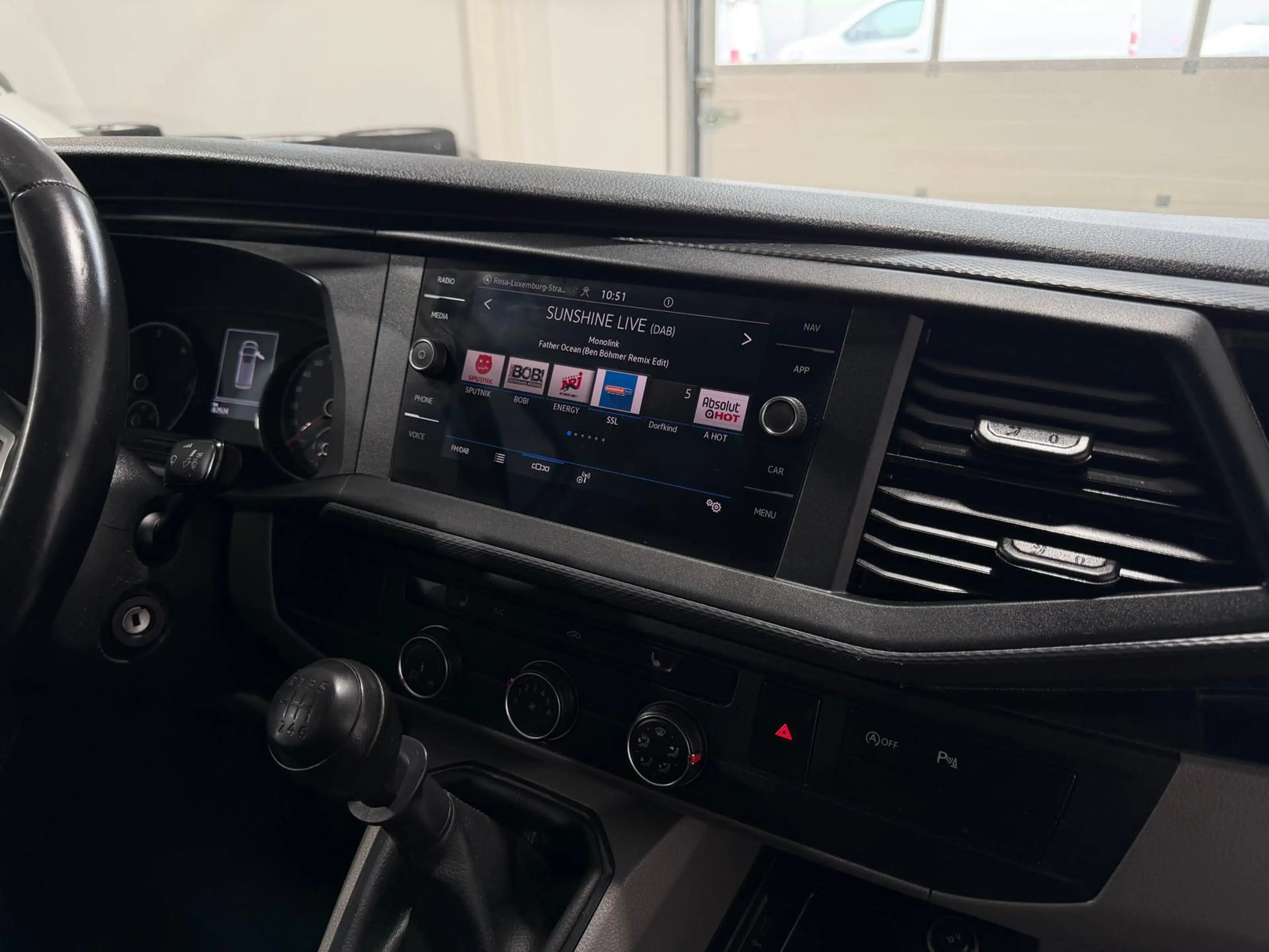 Volkswagen T6.1 Transporter ,4Motion,LR,Navi,Standh,AHK,LED — photo 11