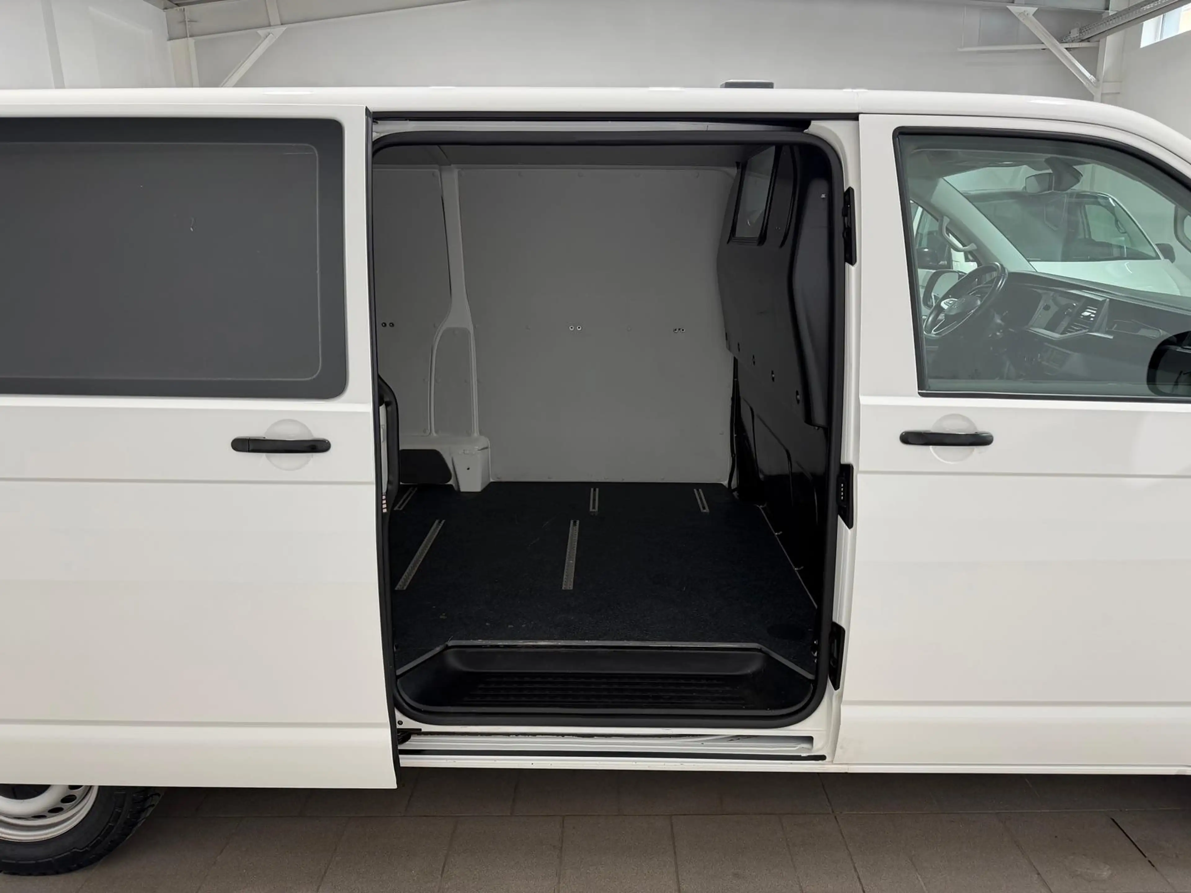 Volkswagen T6.1 Transporter ,4Motion,LR,Navi,Standh,AHK,LED — photo 7