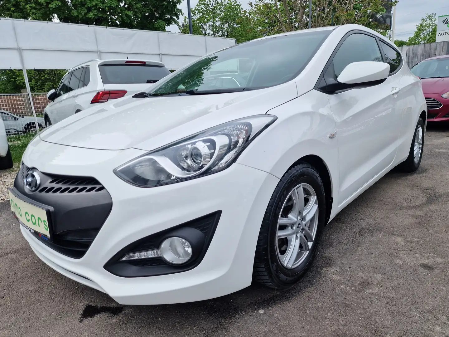 Hyundai i30 Coupe 1,4 CRDi Premium Weiß - 1