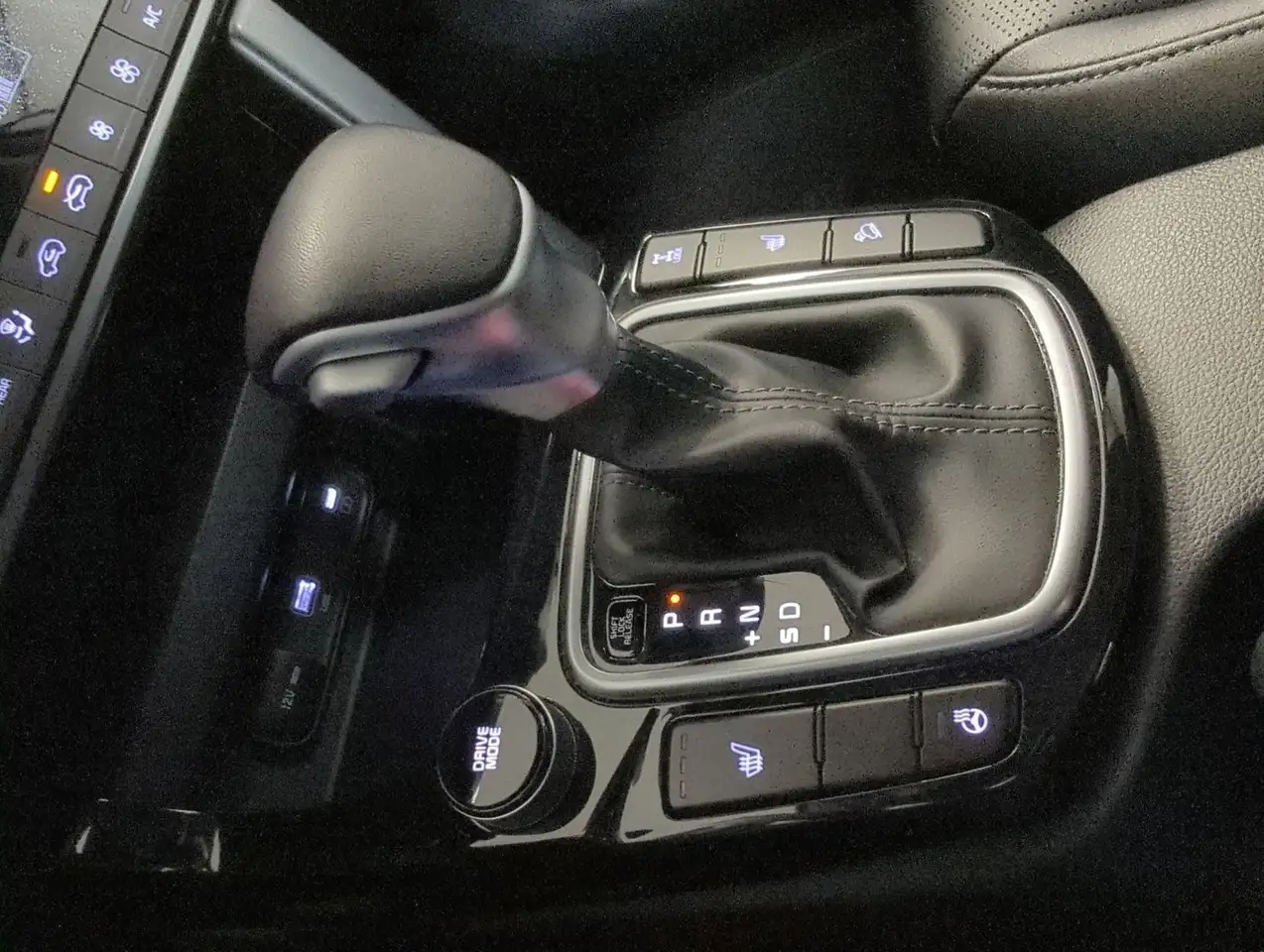 Kia Seltos снимка Kia Seltos