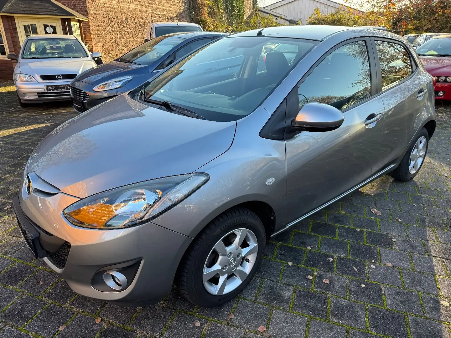 Mazda 2 1.5 MZR Sports-Line TOP/AUTOMATIK/TÜV 12/2026 Silber - 1