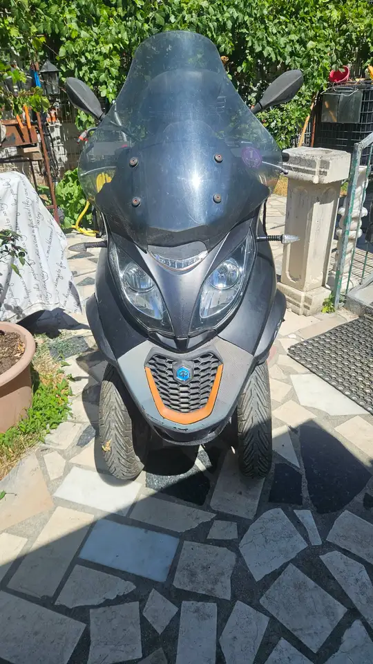 Piaggio MP3 500