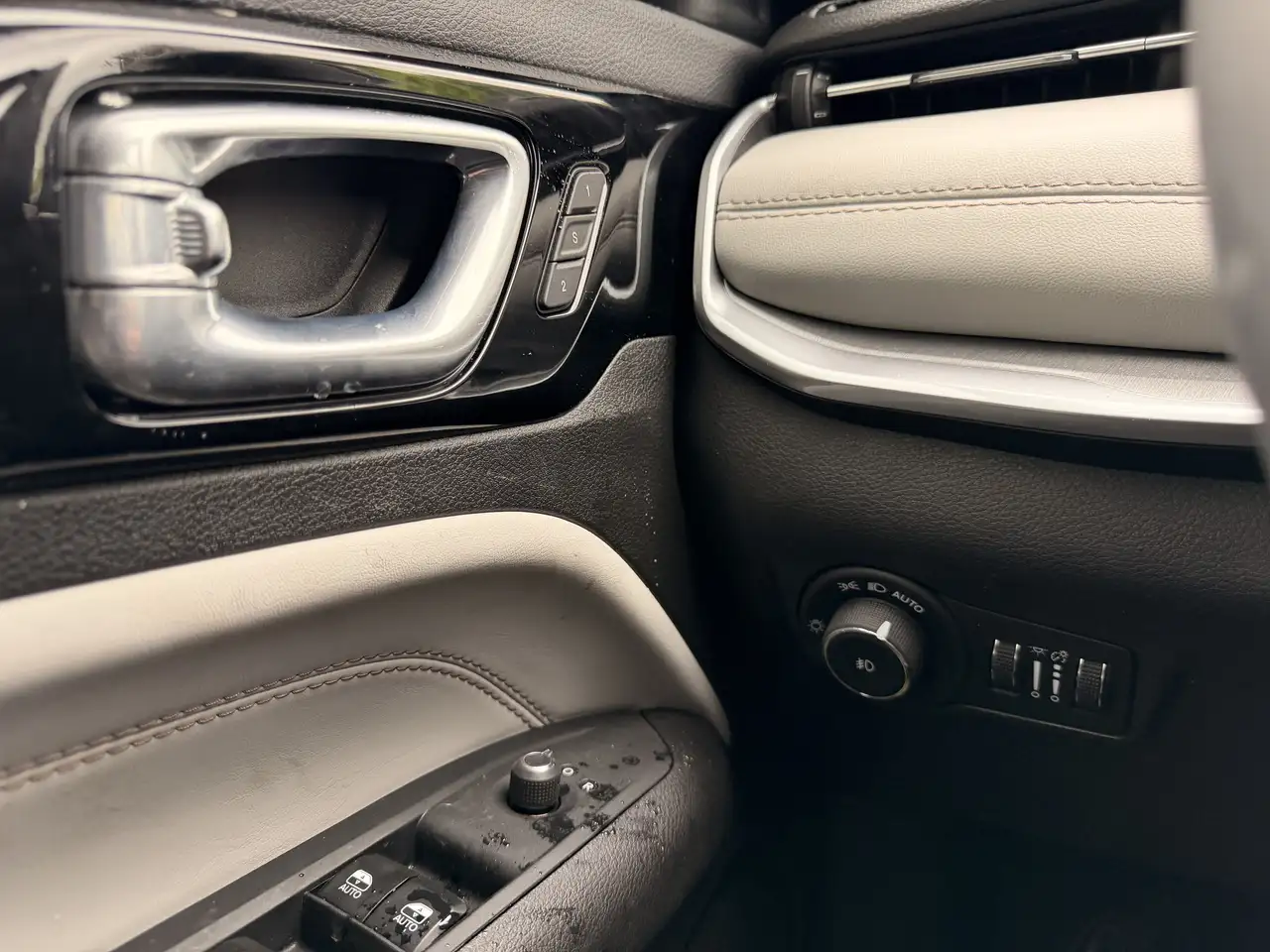 Jeep Compass photo Jeep Compass
