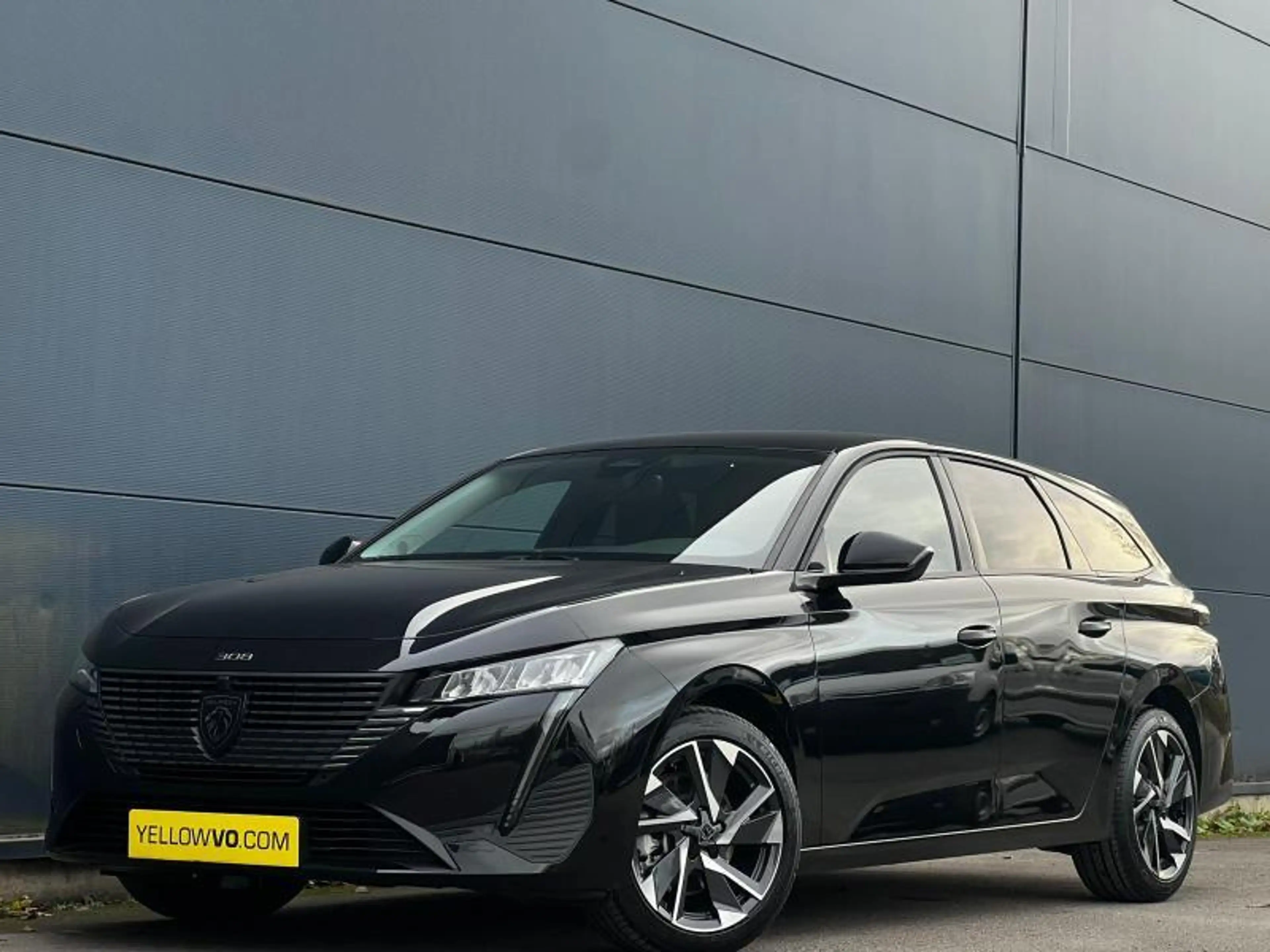 Peugeot 308 Allure / EAT8 / SW / 1.5 BlueHDi — photo 3