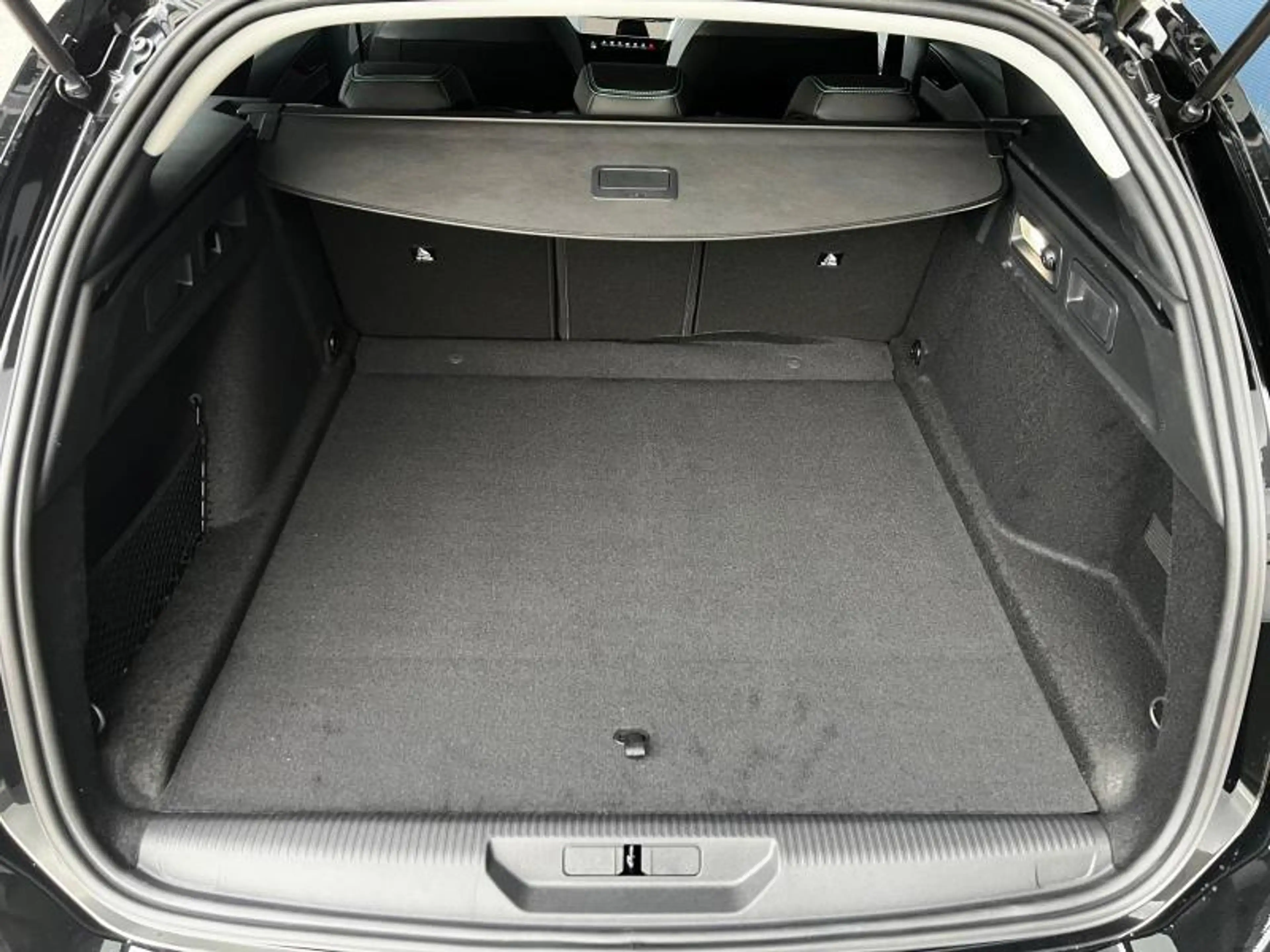 Peugeot 308 Allure / EAT8 / SW / 1.5 BlueHDi — photo 9