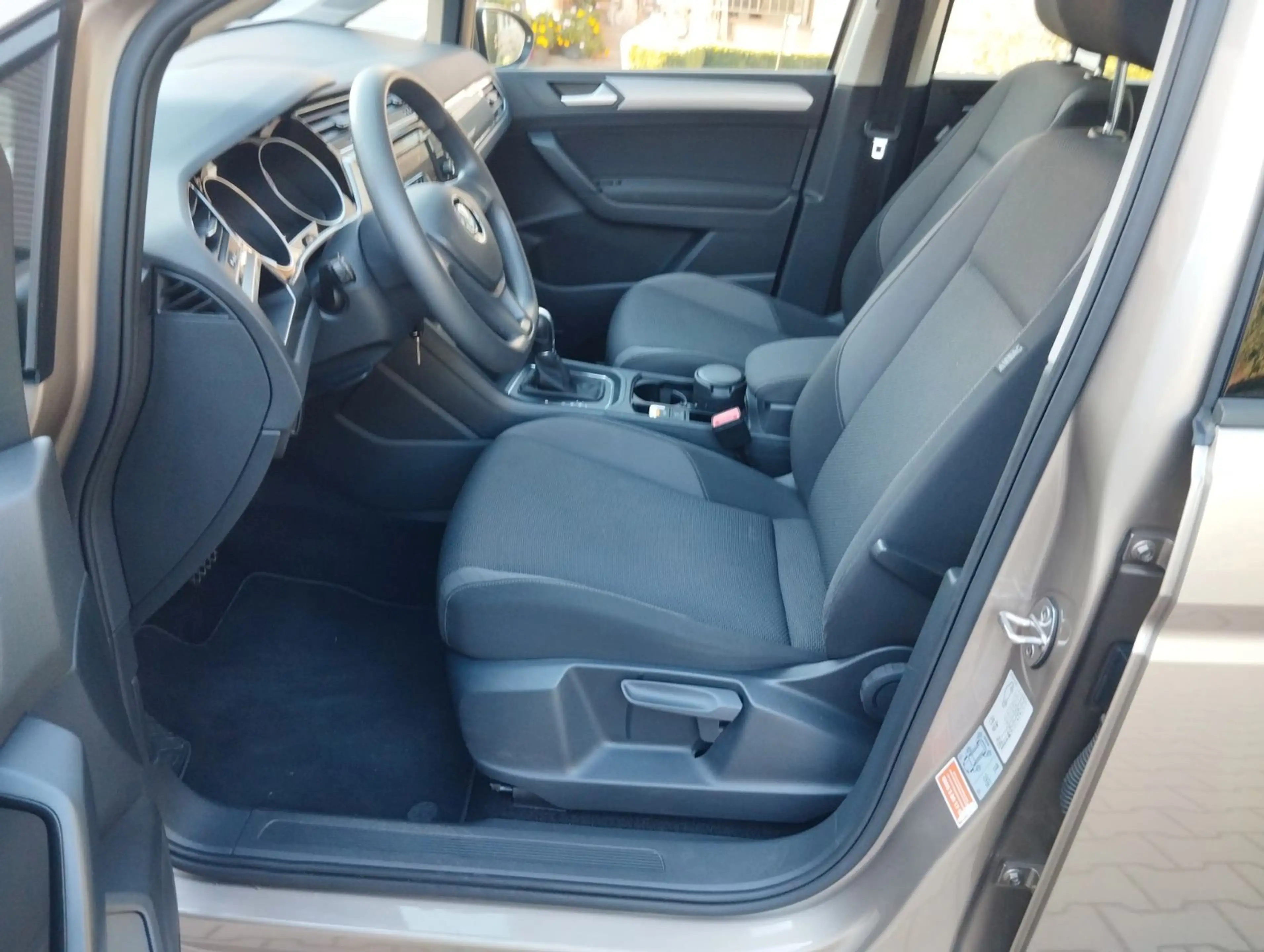 Volkswagen Touran 1.6 TDI, 7-Sitze, PDC, AHK,BMT/Start-Stop — photo 11
